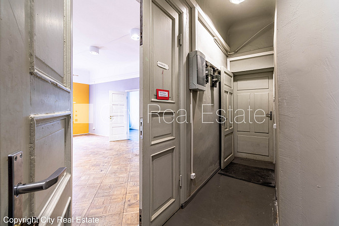 Fasādes māja, renovēta māja, slēgts pagalms, iespēja nomāt autostāvvietu, ieeja no ielas un Rīga - foto 19