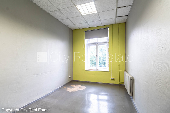 Fasādes māja, renovēta māja, slēgts pagalms, iespēja nomāt autostāvvietu, ieeja no ielas un Rīga - foto 13