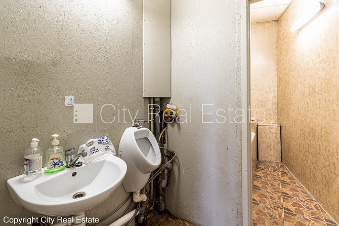 Fasādes māja, renovēta māja, slēgts pagalms, iespēja nomāt autostāvvietu, ieeja no ielas un Rīga - foto 17