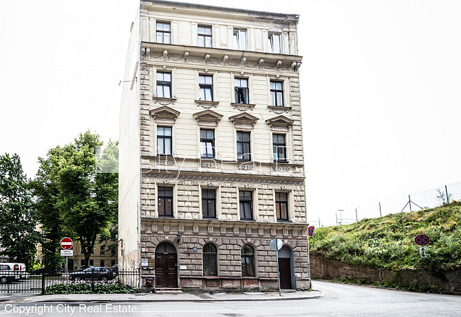 Fasādes māja, renovēta māja, slēgts pagalms, iespēja nomāt autostāvvietu, ieeja no ielas un Rīga - foto 20