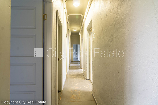 Fasādes māja, renovēta māja, slēgts pagalms, iespēja nomāt autostāvvietu, ieeja no ielas un Rīga - foto 4