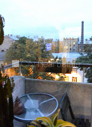 Земля в собственности, дом во дворе, кирпичные стены, благоустроенная Рига - изображение 2