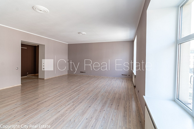 Фасадный дом, благоустроенный озеленённый двор, подъездная дорога покрыта Рига - изображение 5