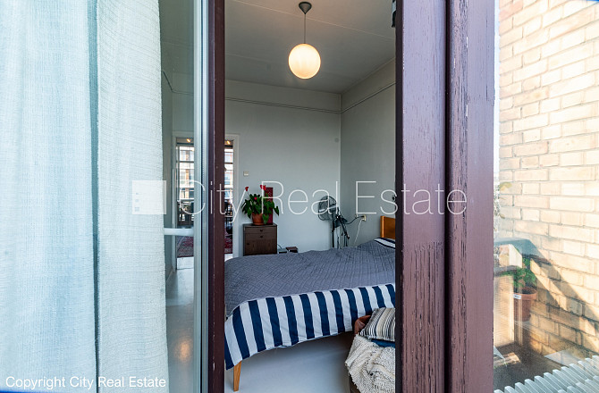 Фасадный дом, благоустроенный озеленённый двор, место для машины, вход с улицы и Рига - изображение 14