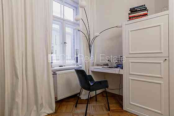 Фасадный дом, реновированный дом, закрытый двор, охраняемая автостоянка, вход с Рига