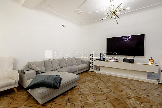 Фасадный дом, реновированный дом, закрытый двор, охраняемая автостоянка, вход с Рига - изображение 2