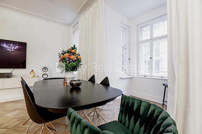 Фасадный дом, реновированный дом, закрытый двор, охраняемая автостоянка, вход с Рига - изображение 1