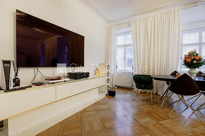 Фасадный дом, реновированный дом, закрытый двор, охраняемая автостоянка, вход с Рига - изображение 3