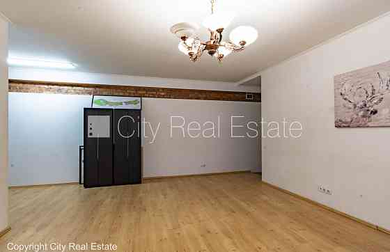 Проект - Krišjāņa Valdemāra 39 (Кришьяня Валдемара 39), здание во дворе, место для машины, Рига