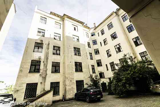 Проект - Krišjāņa Valdemāra 39 (Кришьяня Валдемара 39), здание во дворе, место для машины, Рига