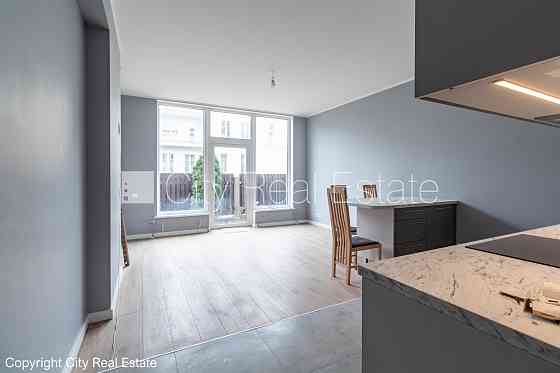 Земля в собственности, рядный дом, новостройка, количество квартир в здании 4 шт., Рига