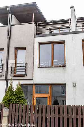 Земля в собственности, рядный дом, новостройка, количество квартир в здании 4 шт., Рига