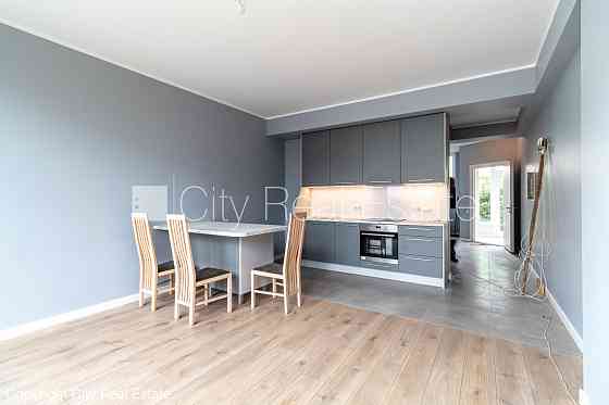 Земля в собственности, рядный дом, новостройка, количество квартир в здании 4 шт., Рига