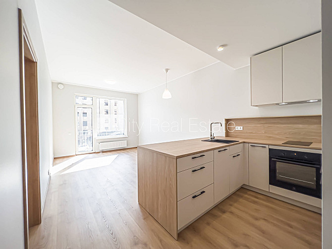 Новостройка, благоустроенный озеленённый двор, возможность аренды парковки, Рига - изображение 1