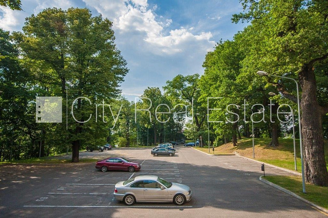 Фасадный дом, реновированный дом, вход с улицы, окна выходят в обе стороны дома, Рига - изображение 19