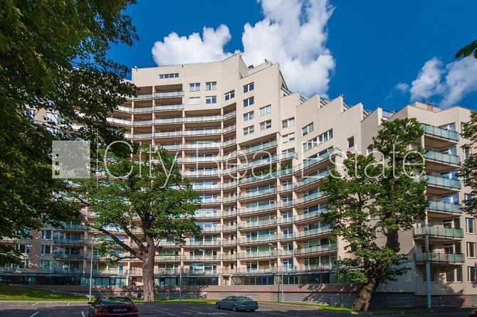 Фасадный дом, реновированный дом, вход с улицы, окна выходят в обе стороны дома, Рига - изображение 17