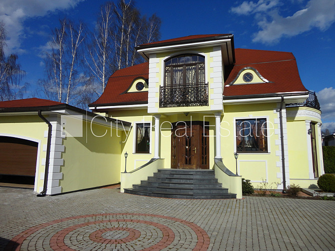 Labiekārtots apzaļumots pagalms, bruģēts piebraucamais ceļš, garāža divām automašīnām, Jūrmala - foto 3