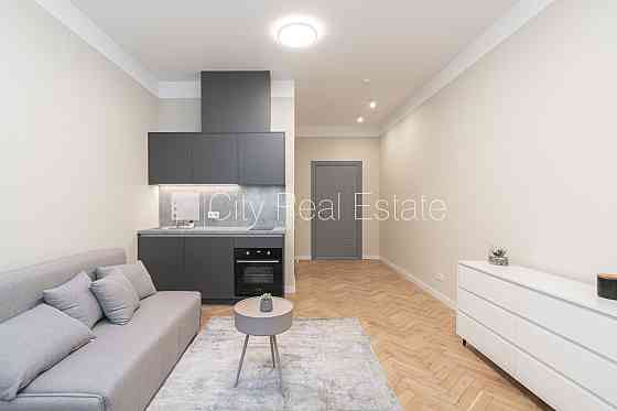 Реновированный дом, лифт, студио, кухня объединена с гостинной, счетчики Rīga