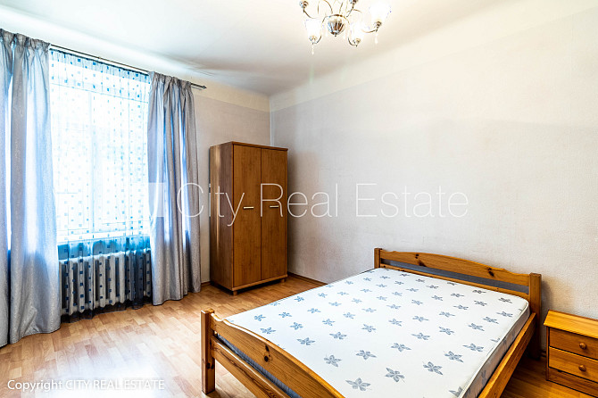 Renovēta māja, ieeja no pagalma, beletāža, kāpņu telpa pēc kosmētiskā remonta, logi Rīga - foto 4