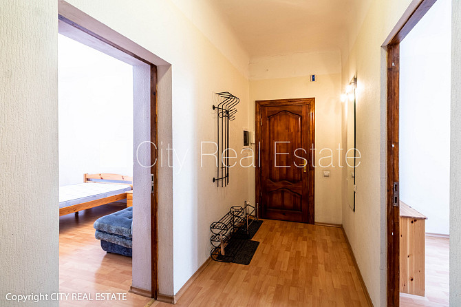 Renovēta māja, ieeja no pagalma, beletāža, kāpņu telpa pēc kosmētiskā remonta, logi Rīga - foto 10