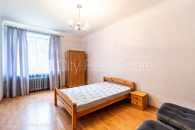 Renovēta māja, ieeja no pagalma, beletāža, kāpņu telpa pēc kosmētiskā remonta, logi Rīga - foto 3