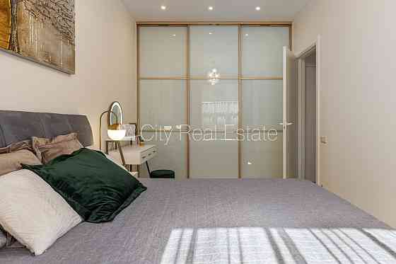 Реновированный дом, закрытый двор, место для машины, лестничная клетка после Рига