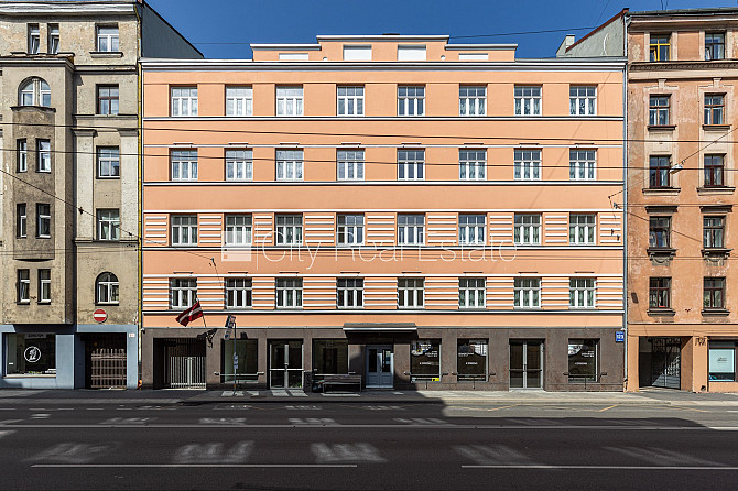 Реновированный дом, закрытый двор, место для машины, лестничная клетка после Рига - изображение 15