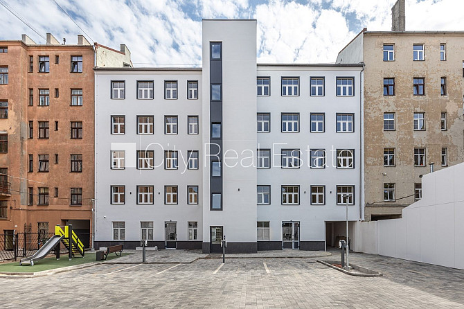 Реновированный дом, закрытый двор, место для машины, лестничная клетка после Рига - изображение 14