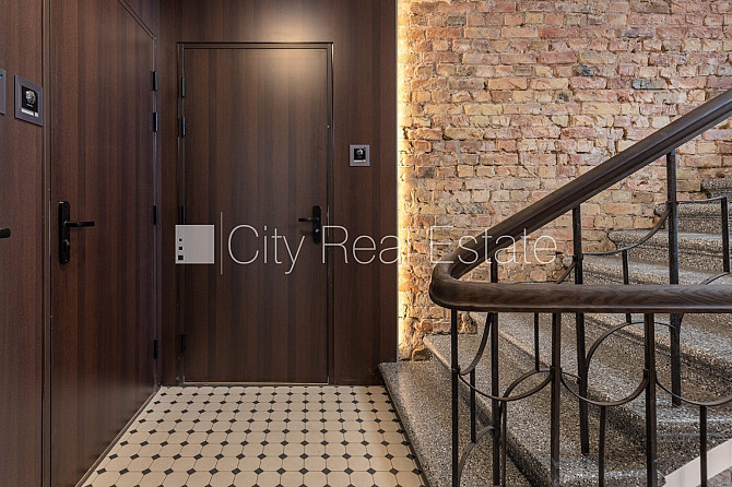 Реновированный дом, закрытый двор, место для машины, лестничная клетка после Рига - изображение 13