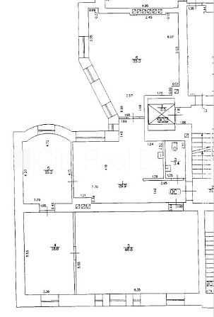 Fasādes māja, ieeja no ielas, kāpņu telpa pēc kosmētiskā remonta, logi vērsti mājas abās Rīga - foto 20