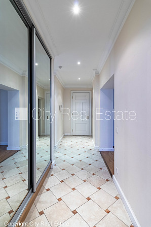 Fasādes māja, renovēta māja, slēgts pagalms, vieta automašīnai, ieeja no ielas un pagalma, Rīga - foto 17