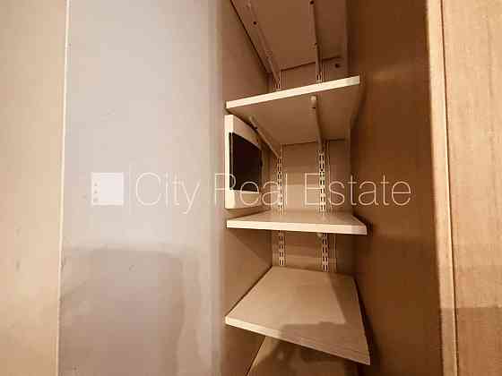 Окна выходят на улицу, широкий вид из окна, в доме новая електроинсталяция, в доме Рига