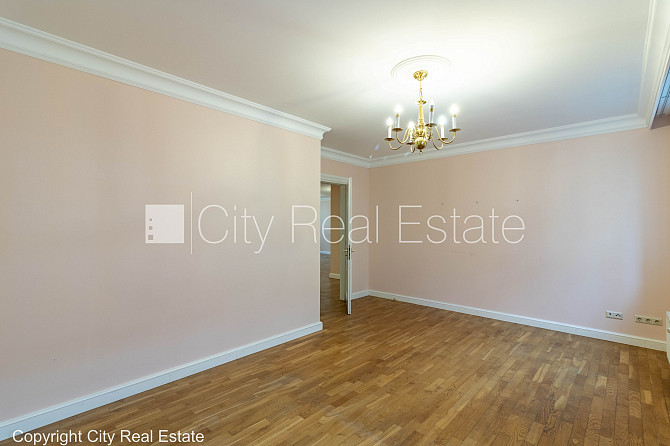 Фасадный дом, реновированный дом, вход с улицы, лифт, лестничная клетка после Рига - изображение 11