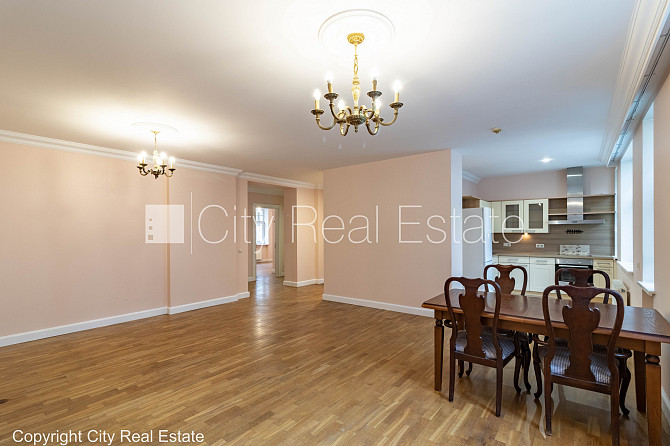 Фасадный дом, реновированный дом, вход с улицы, лифт, лестничная клетка после Рига - изображение 1