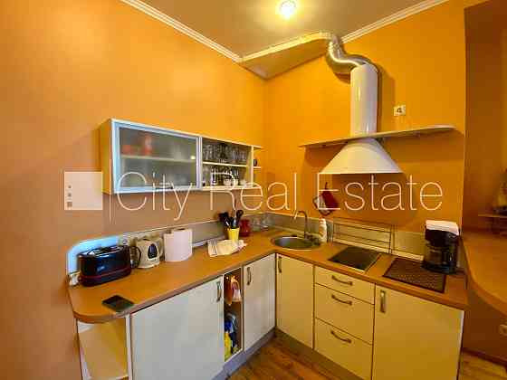 Реновированный дом, благоустроенная озеленённая территория, закрытый двор, Рига