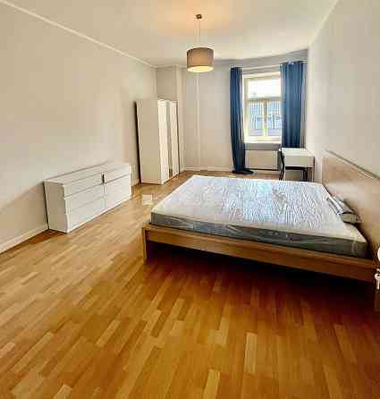 Фасадный дом, реновированный дом, благоустроенная озеленённая территория, вход с Рига