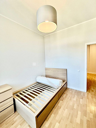 Фасадный дом, реновированный дом, благоустроенная озеленённая территория, вход с Рига - изображение 7