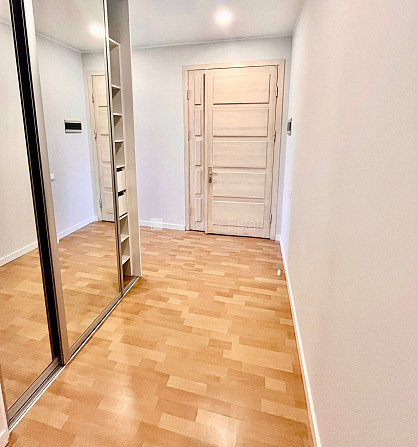 Фасадный дом, реновированный дом, благоустроенная озеленённая территория, вход с Рига - изображение 13