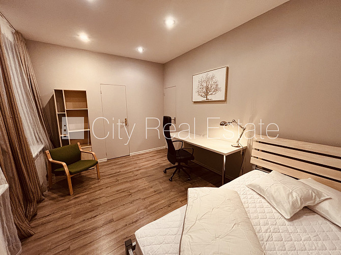 Фасадный дом, реновированный дом, возможность аренды парковки, вход с улицы, Рига - изображение 7