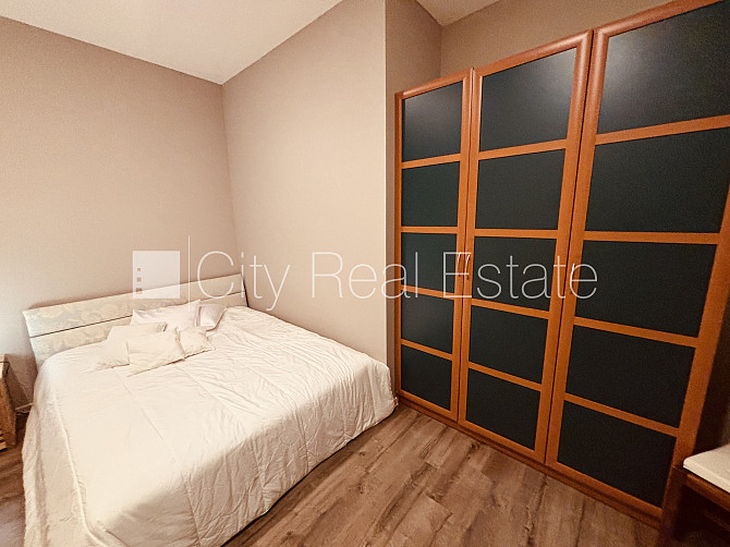 Фасадный дом, реновированный дом, возможность аренды парковки, вход с улицы, Рига - изображение 9