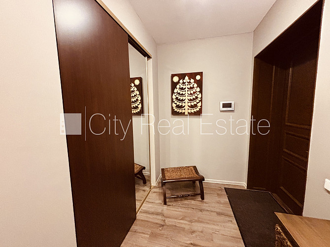 Фасадный дом, реновированный дом, возможность аренды парковки, вход с улицы, Рига - изображение 4