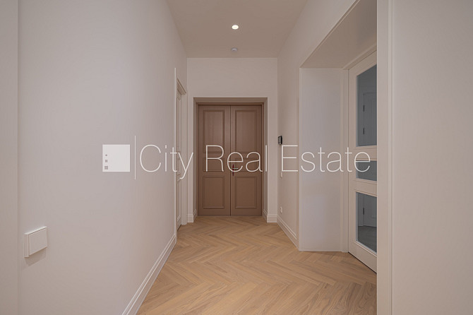 Фасадный дом, реновированный дом, благоустроенный озеленённый двор, вход с улицы, Рига - изображение 20