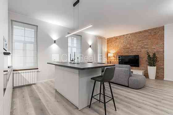 Фасадный дом, реставрированный дом, возможность аренды парковки, подземная Рига