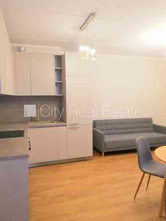 Здание во дворе, реновированный дом, закрытый двор, возможность аренды парковки, Рига