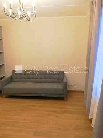 Здание во дворе, реновированный дом, закрытый двор, возможность аренды парковки, Рига