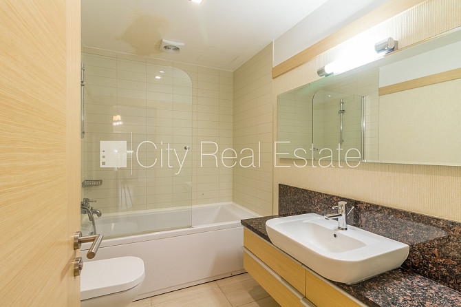 Здание во дворе, реновированный дом, закрытый двор, возможность аренды парковки, Рига - изображение 17