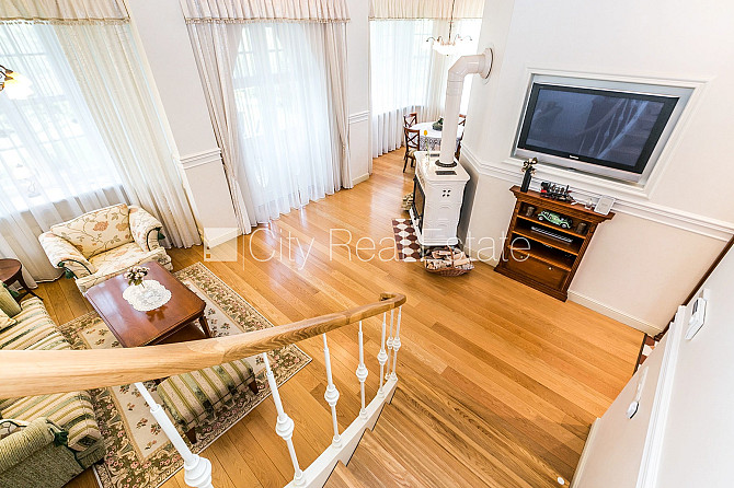 Renovēta māja, labiekārtots apzaļumots pagalms, vieta vairākām automašīnām, terase, gaisa Jūrmala - foto 14