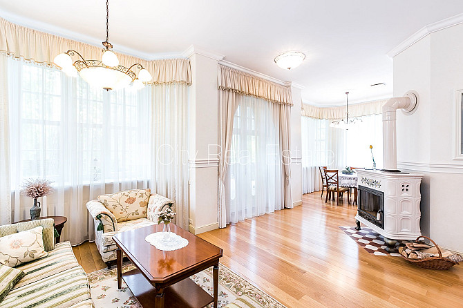 Renovēta māja, labiekārtots apzaļumots pagalms, vieta vairākām automašīnām, terase, gaisa Jūrmala - foto 1