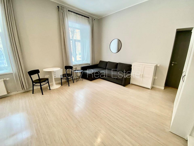 Pagalma ēka, renovēta māja, slēgts pagalms, ieeja no pagalma, kāpņu telpa pēc kapitālā Rīga - foto 20