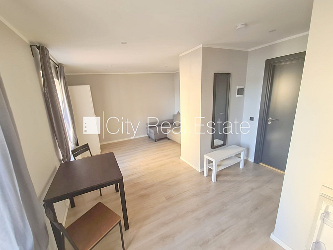 Pagalma ēka, renovēta māja, slēgts pagalms, ieeja no pagalma, kāpņu telpa pēc kapitālā Rīga - foto 5